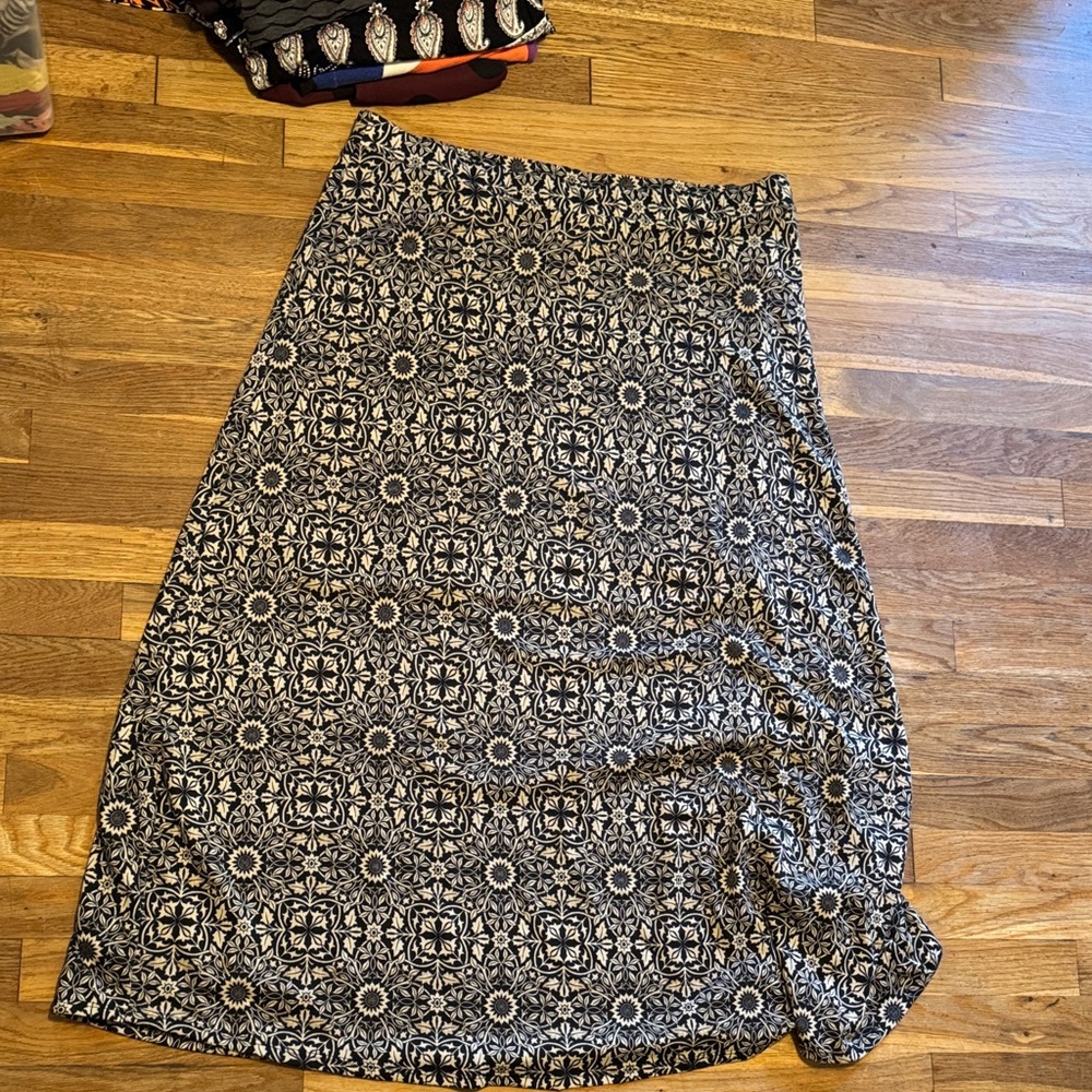 Elegant Black and White Patterned Skirt